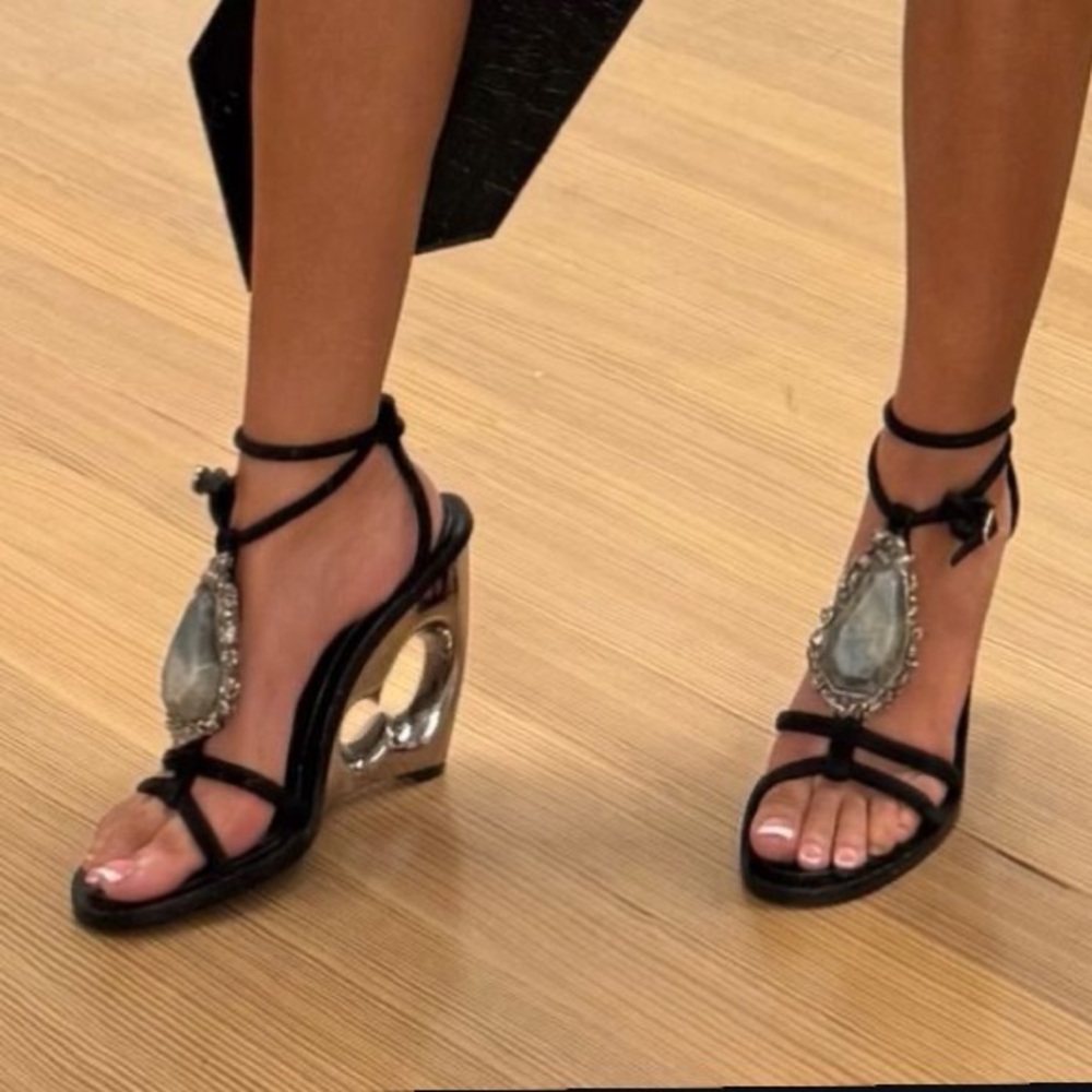 Alexander McQueen Black Suede T-Strap Wedge Sandals with Gold Sculpted Heel - Picture 2 of 15